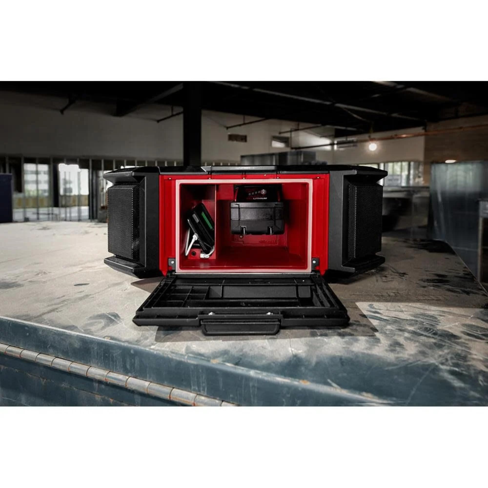 Milwaukee - M18 PACKOUT Radio Charger