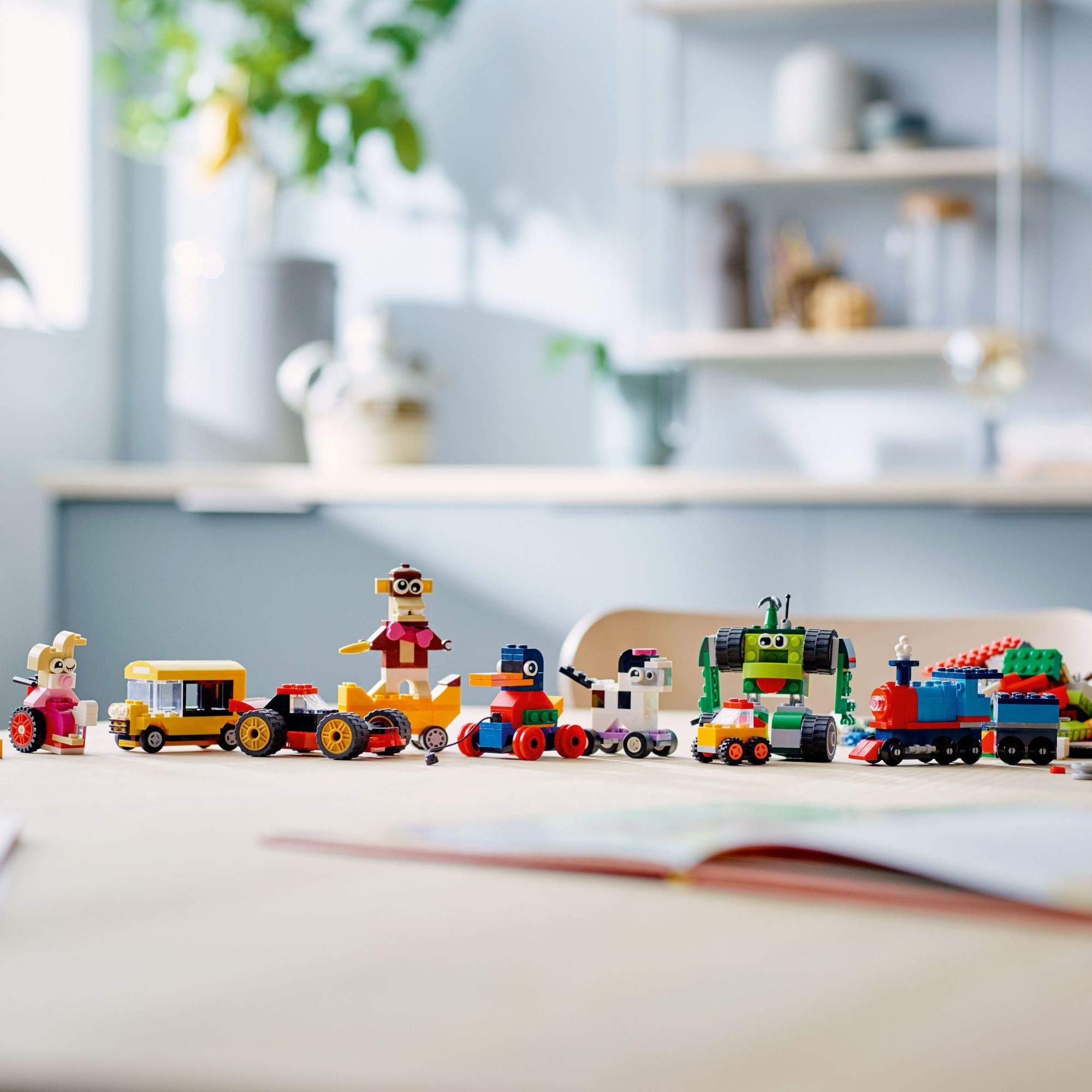 Lego Classic Bricks and Wheels 11014 (653 Pieces)