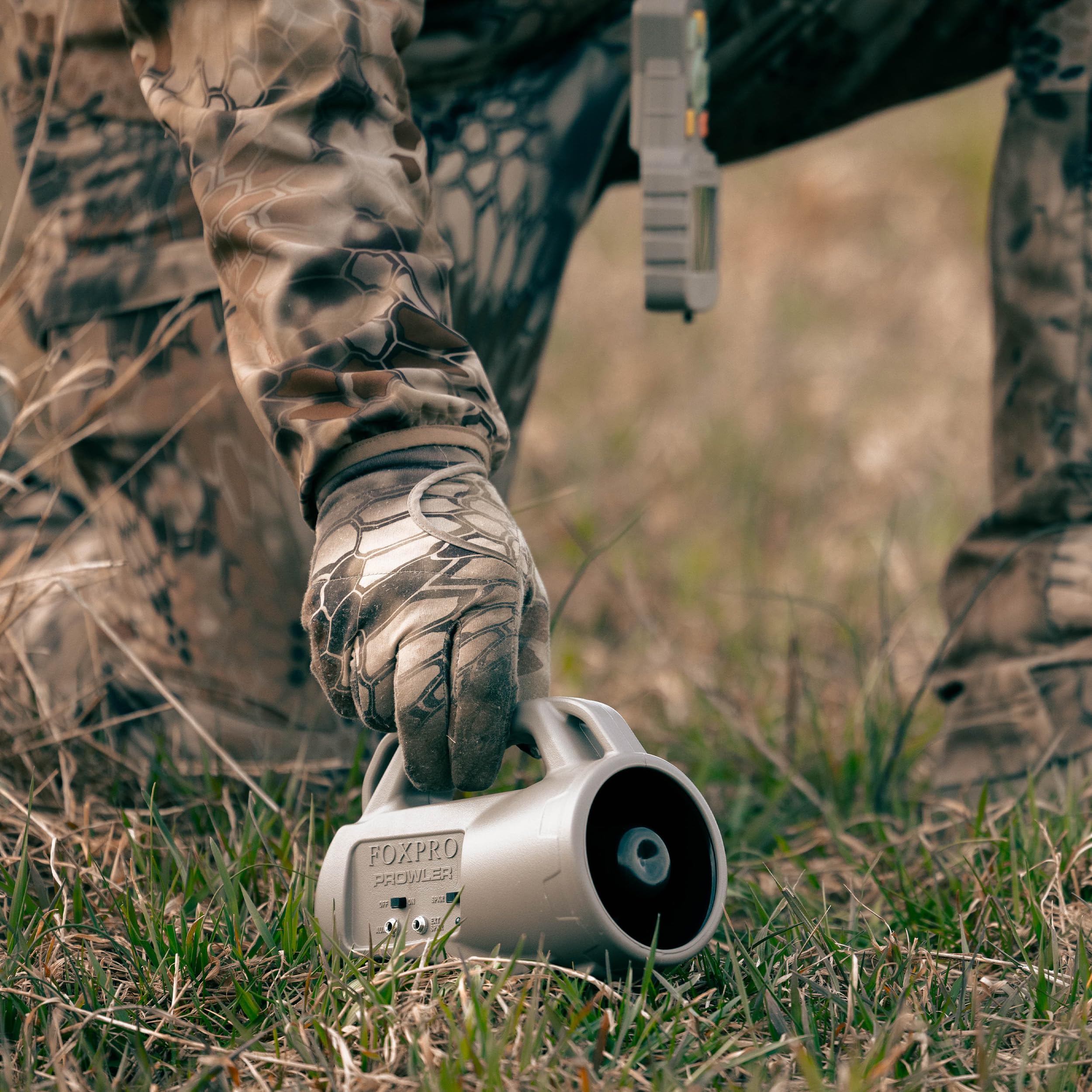 FOXPRO Prowler American Made Electronic Predator Call Remote Operated and Programmable Coyote, Fox, Crow, Hog Call for Hunting