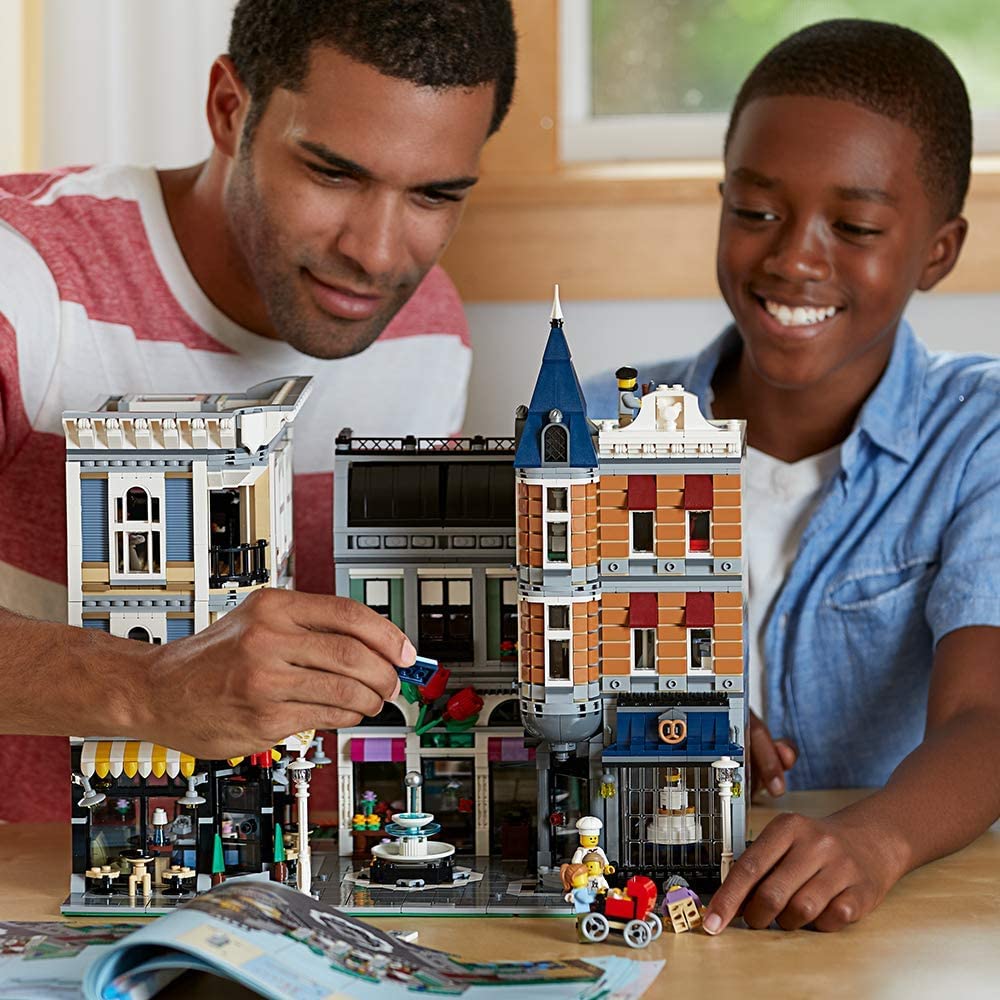 LEGO Creator Expert Assembly Square 10255 (4002 Pieces)